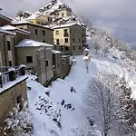 La Torre Della Manca Oda ve Kahvaltı Sasso di Castalda